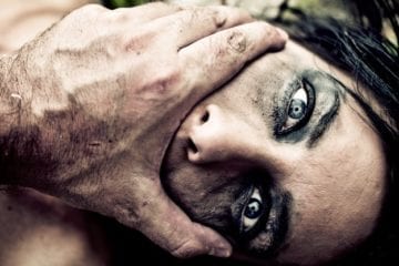 Η αδιαφορία κοστίζει ζωές και κάθε ζωή είναι πολύτιμη! Η αδιαφορία κοστίζει ζωές και κάθε ζωή είναι πολύτιμη!